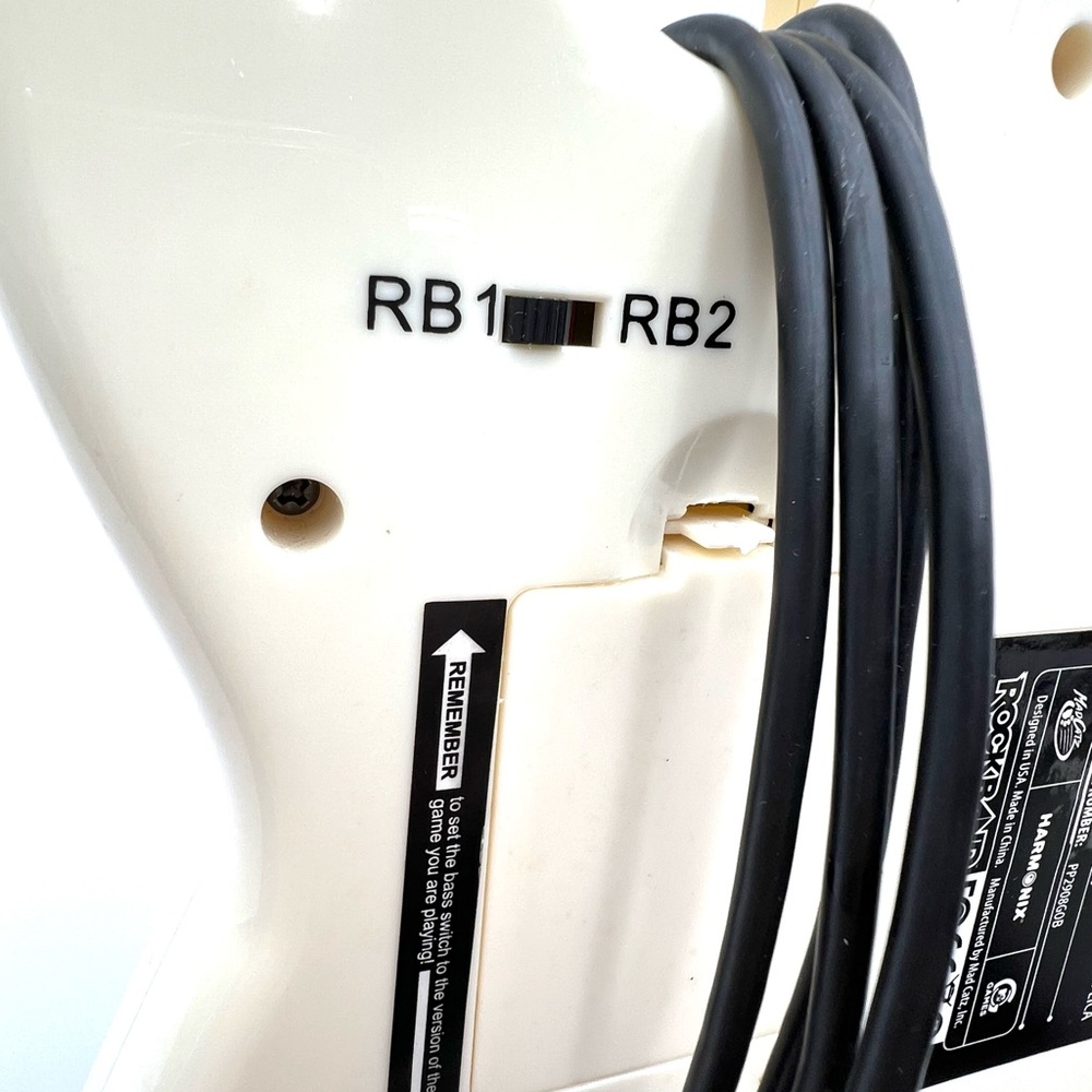 Rock Band Fender Precision  Wired Bass for Xbox 360 - Picture 8 of 11